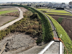 工事名：R1鬼怒川右岸上山川中流築堤工事　令和2年8月竣工　発注者：国土交通省関東地方整備局下館河川事務所 着工前